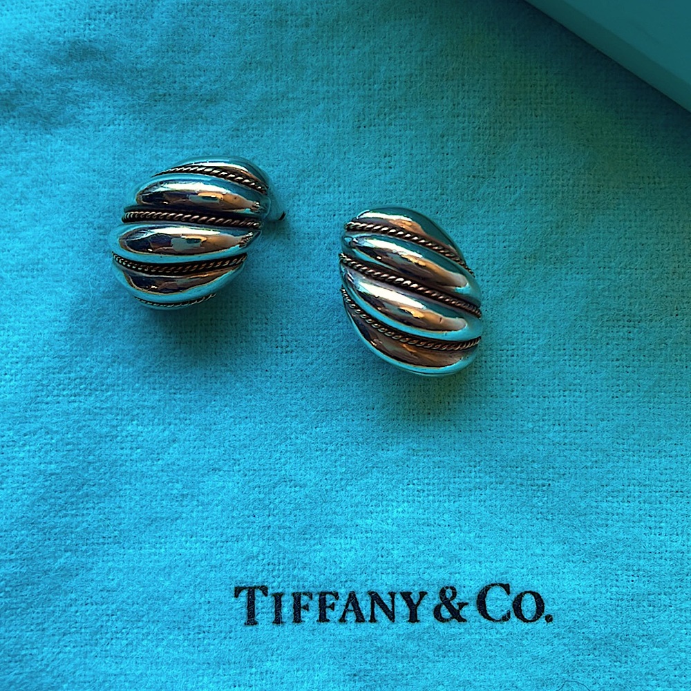Tiffany & Co. discontinued scalloped clip-on earrings. Classic + comfortable!